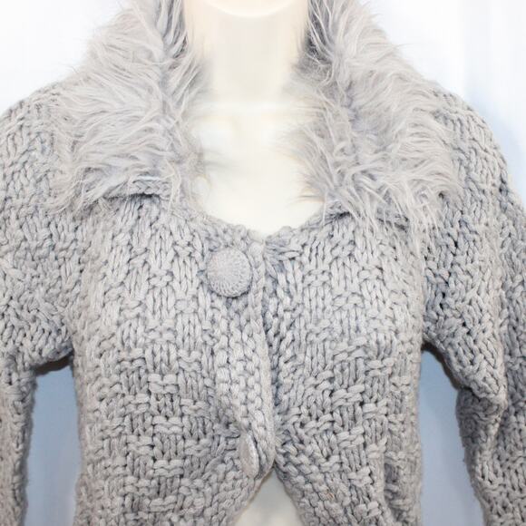 Say What? Women’s Gray Faux Fur Collar‎ Cropped Knit Cardigan Jacket Size Medium - Picture 2 of 9
